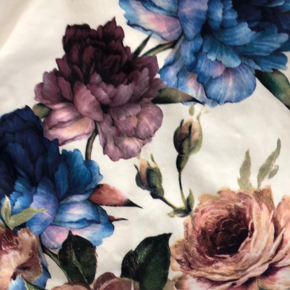 Cute floral top - Picture 3 of 3